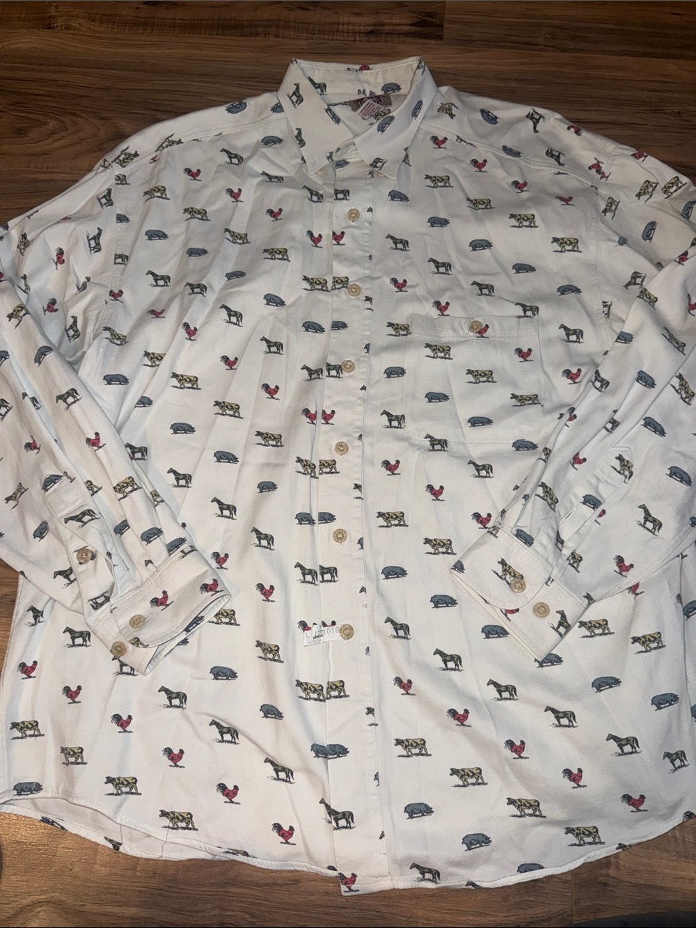 Barn Fly button up animals all over M